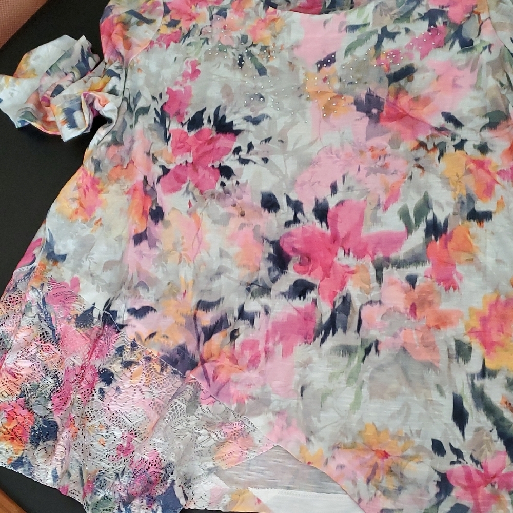 Colorful Floral Blouse - Picture 2 of 5